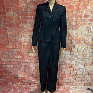 Amanda Smith Petite Pinstriped‎ Pantsuit
